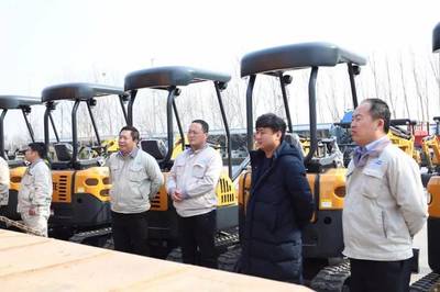 恒特挖掘機(jī)再發(fā)15臺(tái)微型挖掘機(jī)交付客戶(hù)
